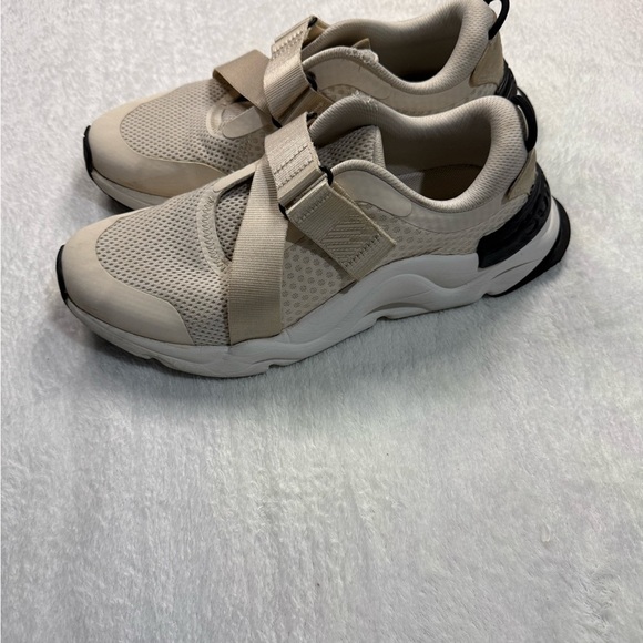 Sorel Cream Athletic Shoes with Adjustable Strap and Breathable Mesh - Picture 3 of 9